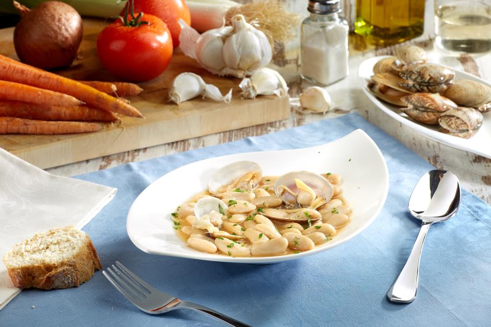 Beans with Clams and Bay Leaf 